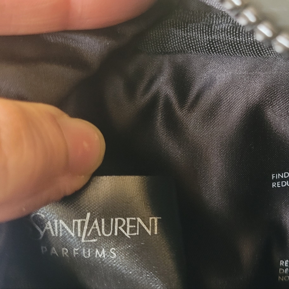 Yves Saint Laurencase convertible in too bag - Picture 9 of 14